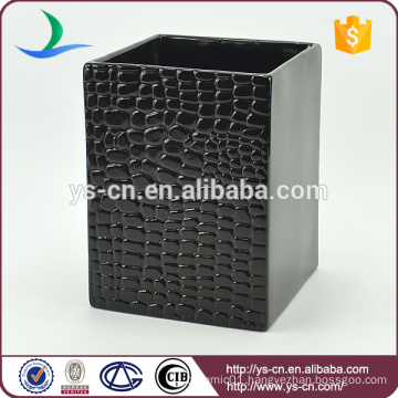 Black embossed ceramic desktop trash can